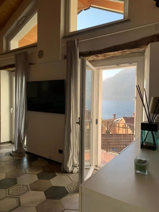 The Best View Apartment Torno 0*,  Italien